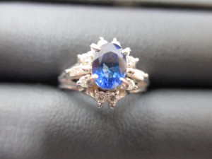 Pt900 S0.88ct MD0.2ct プラチナ　サファイアリングの買取画像です