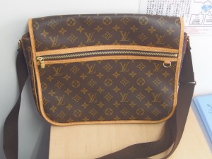 Lv モノグラム　メッセンジャー　ボスフォール