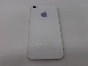 お買取り致しましたiPhone 4Sホワイトモデルです。