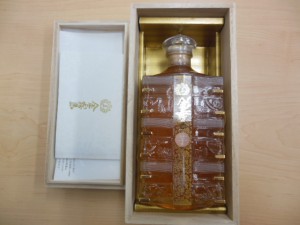 金霧島「 玉」芋焼酎 900ml桐箱 冊子付の画像です。