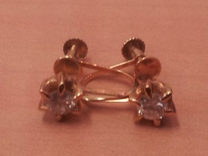 中野 ダイヤ付きピアス 買取