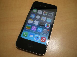 AU iPhone4S 16GB ブラック 本体のみ利用制限○