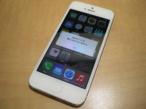 AU iPhone5 16GB ホワイト 本体のみ 利用制限〇