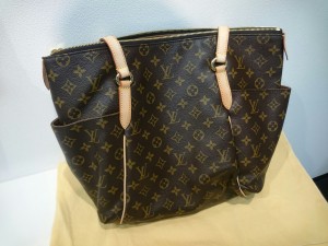 LV モノグラム バック　お買取しました。大吉岩出店