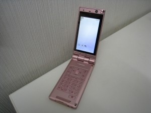 ドコモ docomo P-03A ピンク メタリック② (2)