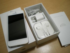 AU iPhone5 16GB ホワイト 利用制限○