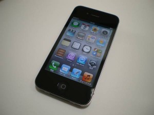 AU iPhone4S 16GB ブラック本体のみ 利用制限〇