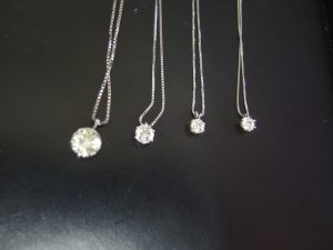 ダイヤモンド比較　2ct-0.6ct-0.3ct-0.3ct