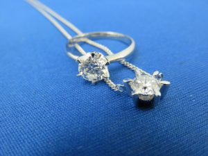 1ｃｔ　ダイヤリング　ダイヤネッスクレスをお買取りさせて頂きました。