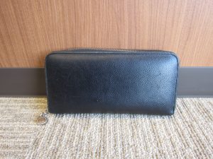 Ferragamo　二つ折り財布　黒お買取致します。