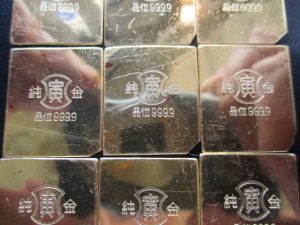 大吉 武蔵小金井店 純金ゴールド　プレートの画像です。