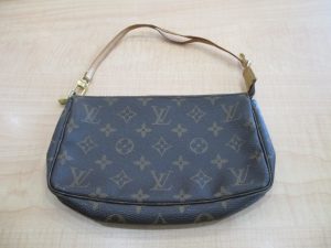 LV(ルイ・ヴィトン)のポーチをお買取りいたしました。大吉松江店