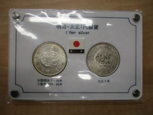 大吉 武蔵小金井店 古銭 1円銀貨の画像です。