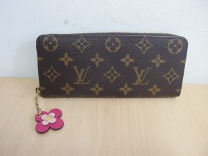 ルイヴィトン LV ポルトフォイユ クレマンス フラワーチャーム 長財布