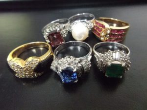 大吉鶴見店は宝石のアクセサリー類をお買取りしています。