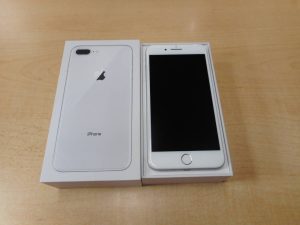 au版 iPhone8　Plus 256GB