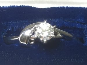 ダイヤモンド付きプラチナリング 0.32ct 鑑定書付き