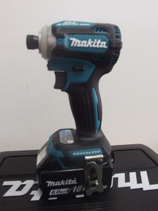 makita インパクトドライバー  TD171DRGX