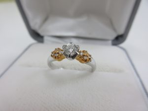 ダイヤ0.305ct　K18/Pt900コンビ　リング