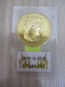 大吉 武蔵小金井店 御即位十万円金貨の画像です。