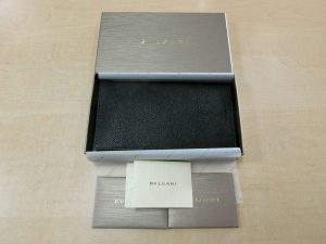 BVLGARI・ブルガリ　25752メンズ クラシコ ブラック レザー二つ折り長財布