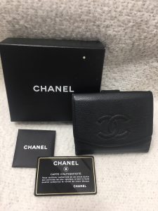 CHANEL　キャビアスキン　2つ折り財布