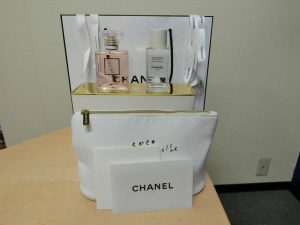 CHANEL・シャネル ココ マドモアゼル 限定 コフレ ポーチ付 オードゥパルファム 35ml ヴァルヴェット ボディオイル 50ml