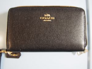 COACHのラウンドジップ長財布をお買取りしました大吉大船店です。