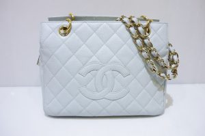 CHANEL　マトラッセ　チェーントートバッグ　　A18004