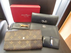 財布　ルイヴィトン　GUCCI　フェラガモ買取