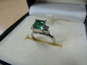 PM900×エメラルド1.35ct×ダイヤモンド0.22ct・デザインリング指輪・約11号