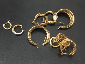 金のアクセサリーをお買取りしている大吉綾瀬タウンヒルズ店です！