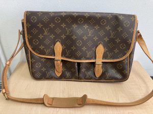 Louis Vuitton ルイヴィトン モノグラム ジベシエール