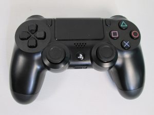 大吉鶴見店でPS4コントローラーをお買取りしました