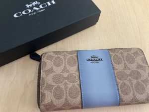 コーチ COACH ラウンドファスナー 長財布 アコーディオンジップ カーキ×ペールブルー