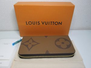 LV　モノグラムジャイアント　リバース　ジッピーウォレットIMG_8255