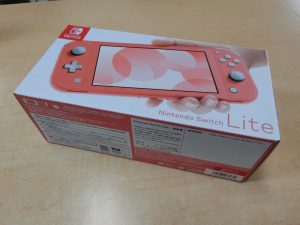 任天堂スイッチ・Lite本体(コーラル）