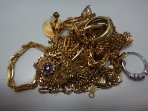 大吉調布店で買取した金のアクセサリー