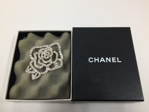 CHANELのブローチも買います！！買取専門店 大吉 イオン古川店にお任せ下さい！