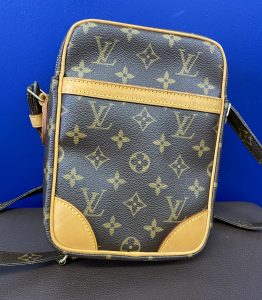 Louis Vuitton ルイヴィトン モノグラム ショルダーバッグ ダヌーブ