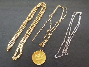 金やプラチナのアクセアリーをお買取り致します。買取専門店大吉ゆめタウン中津店です。