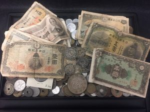 古い日本の硬貨、お札の買取もしている、東大阪にある大吉じゃんぼ食鮮館花園店です！