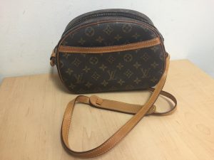 ルイヴィトン Louis Vuitton モノグラム ショルダーポーチ ブロワ NO0020