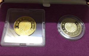 御在位20年の1万円金貨と500円硬貨のセットを買取させて頂いた、東大阪にあるリサイクルショップ、買取専門店大吉じゃんぼ食鮮館花園店です！