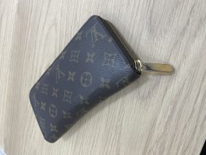 LV財布