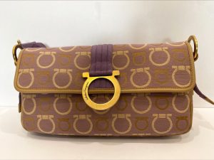 Ferragamo フェラガモ ポーチ ブランド品