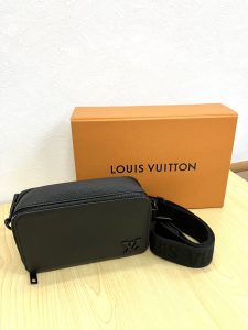 LV トリヨン　ウエアラブルウォレット1020