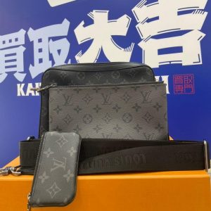 Louis Vuitton（ルイ・ヴィトン）の ガストン・ウェアラブルウォレットと ポーチ